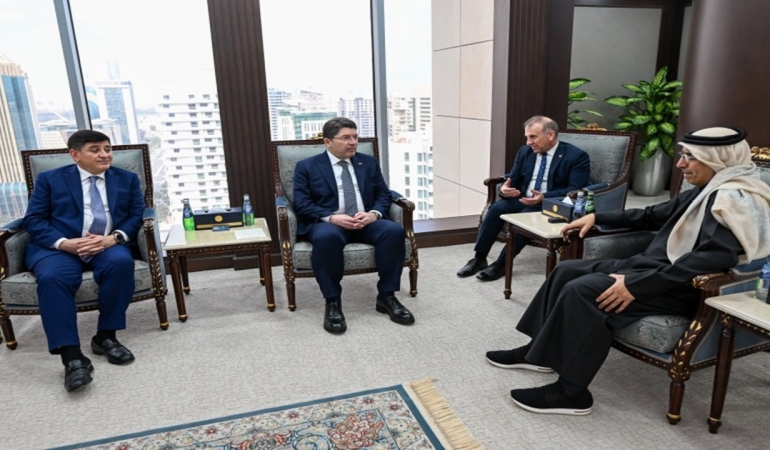 Bakan Tunç Katar’da Yüksek Yargı Temaslarını Sürdürdü