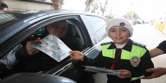 Depremzede Çocukların Trafik Denetimi Yürekleri Isıttı