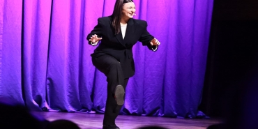 Yasemin Sakallıoğlu İzmir’de Kahkaha Fırtınası Estirdi